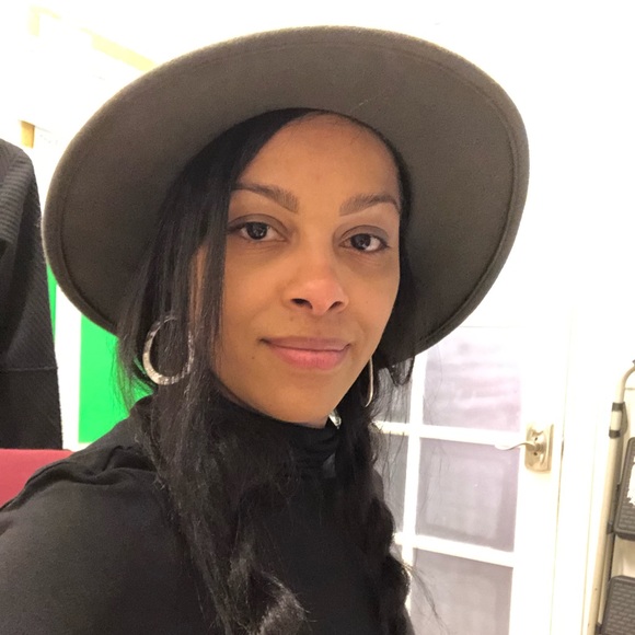 Meet your Posher, Tara - Picture 1 of 1